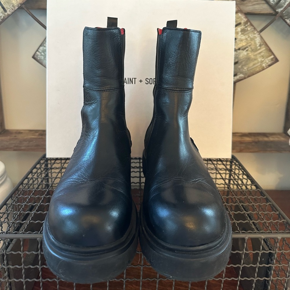 Saint + Sofia Chelsea boots. Size 9. (UK:7)